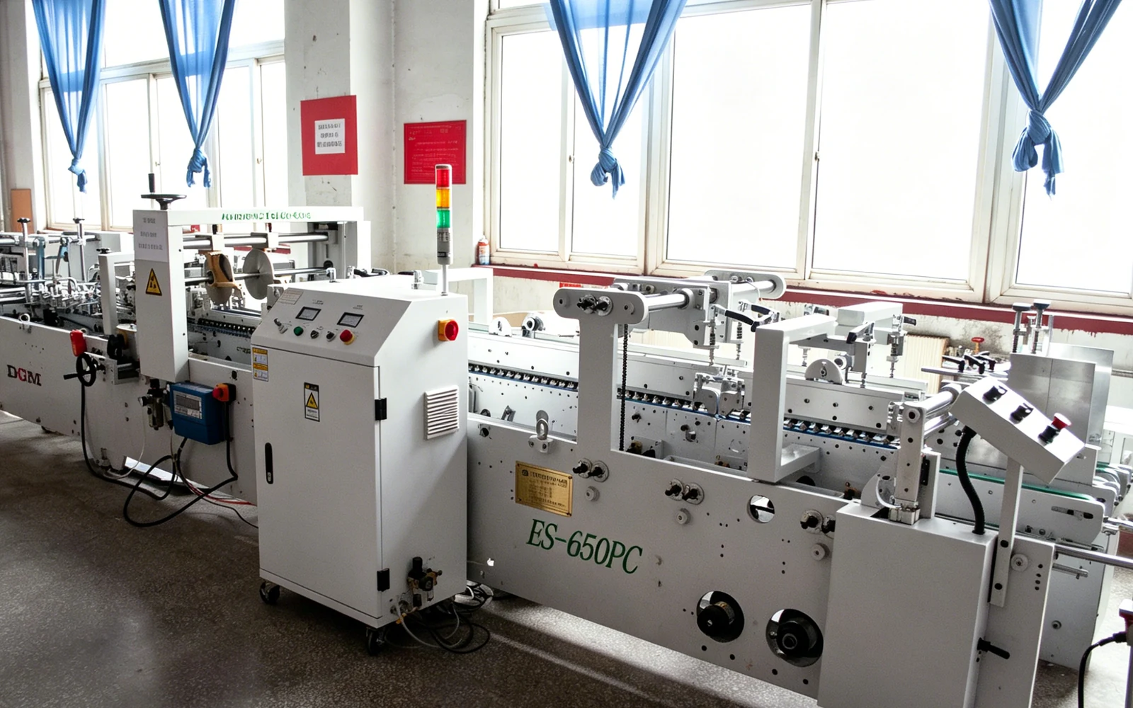 Automatic folding and gluing line for paper packaging