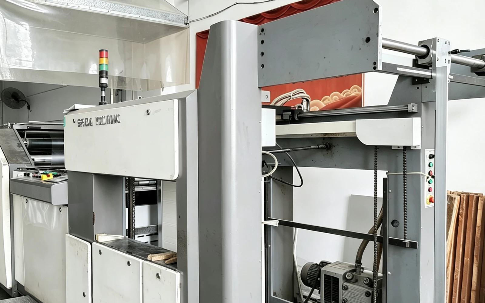 Sheet lamination equipment with rollers and paper feed