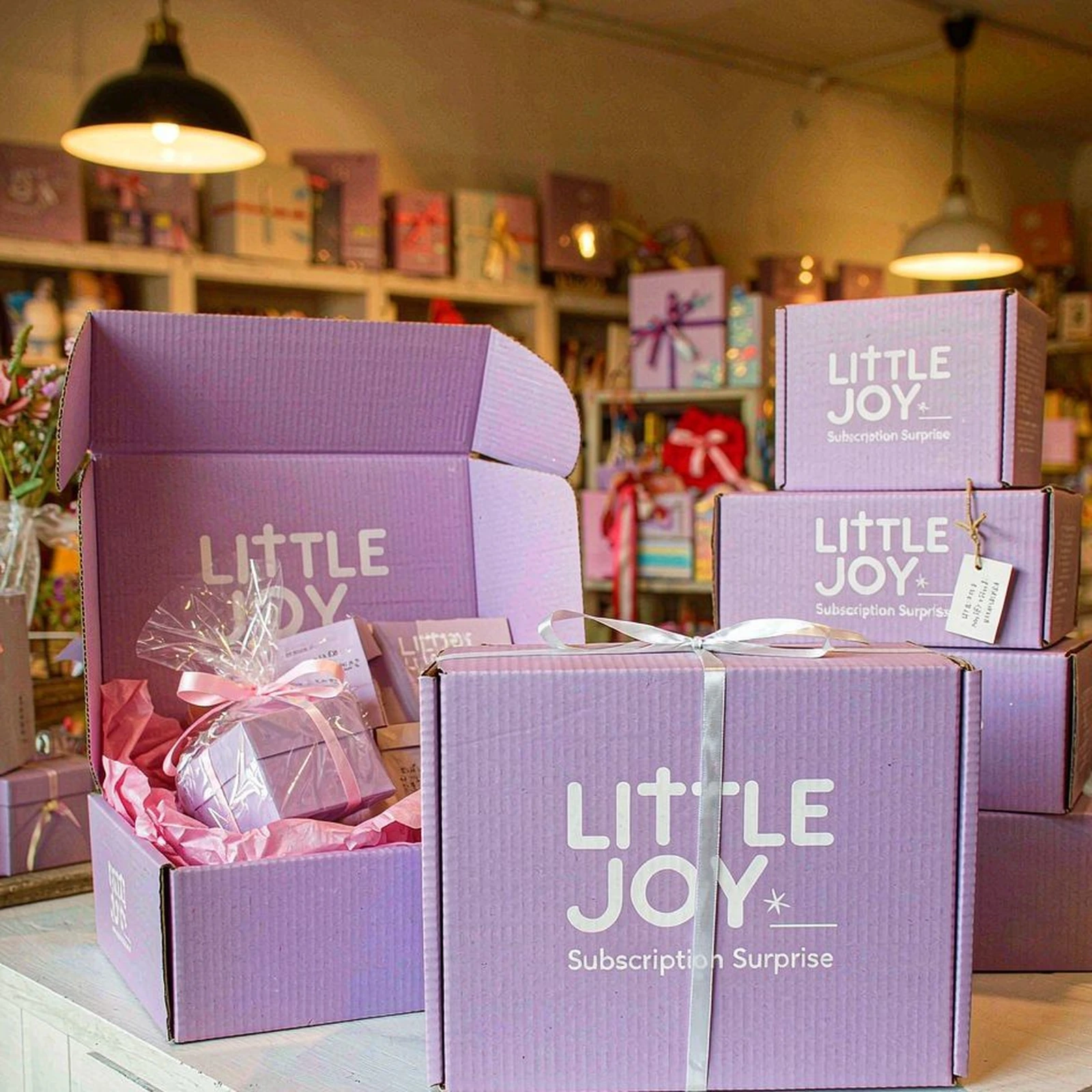 Colored gift mailer